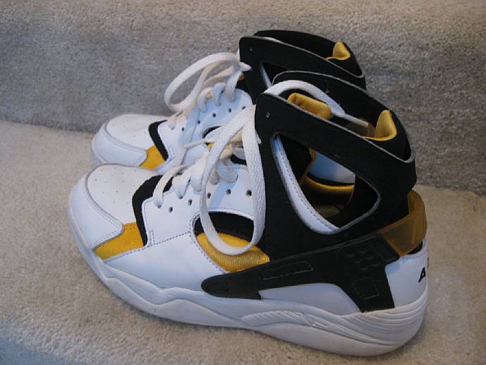 Nike Air Flight Huarache Hi Top Shoes (white / black / pro gold) Size ...